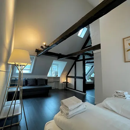 Designer Loft - Direct Marble Church Views Apartment *