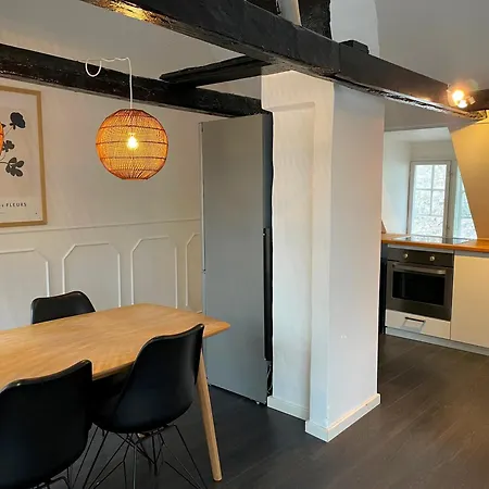Designer Loft - Direct Marble Church Views 公寓 *